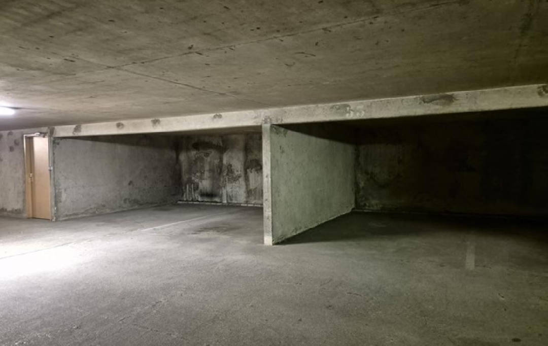 DUCASTEL IMMOBILIER : Garage / Parking | MACON (71000) | 15 m2 | 72 € 